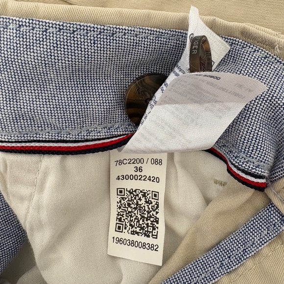 Tommy Hilfiger Men's Classic Fit Flat Front Shorts‎ - Size 36. - Picture 6 of 12